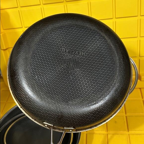 HEXCLAD 6-Piece Nonstick Stainless Steel Frying Pan Set 8", 10" 12" and Wok $600 - Picture 5 of 10